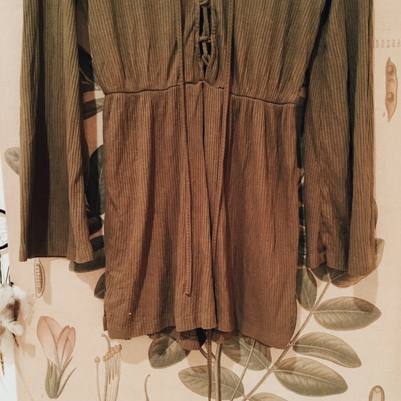 Green Romper - Picture 4 of 4